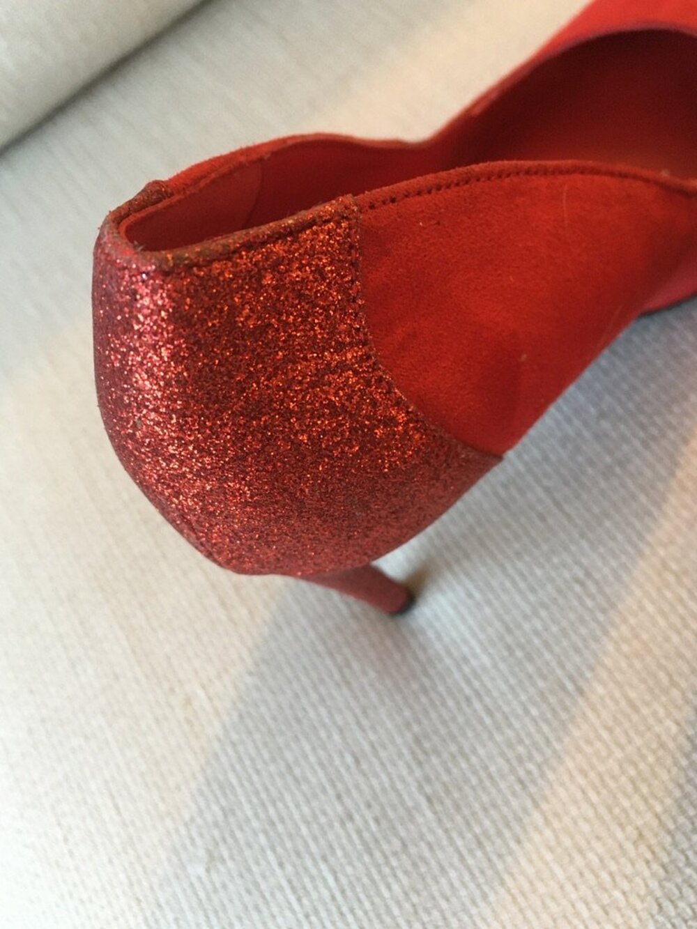 Dramatic Marc Fisher Red Suede Pointy Stilettoes with Glitter Back Sz 6 1/2 M - Picture 7 of 7